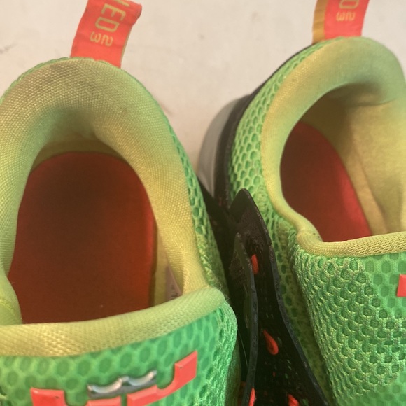 Nike LeBron 12 Low Remix 724557-003 shoes